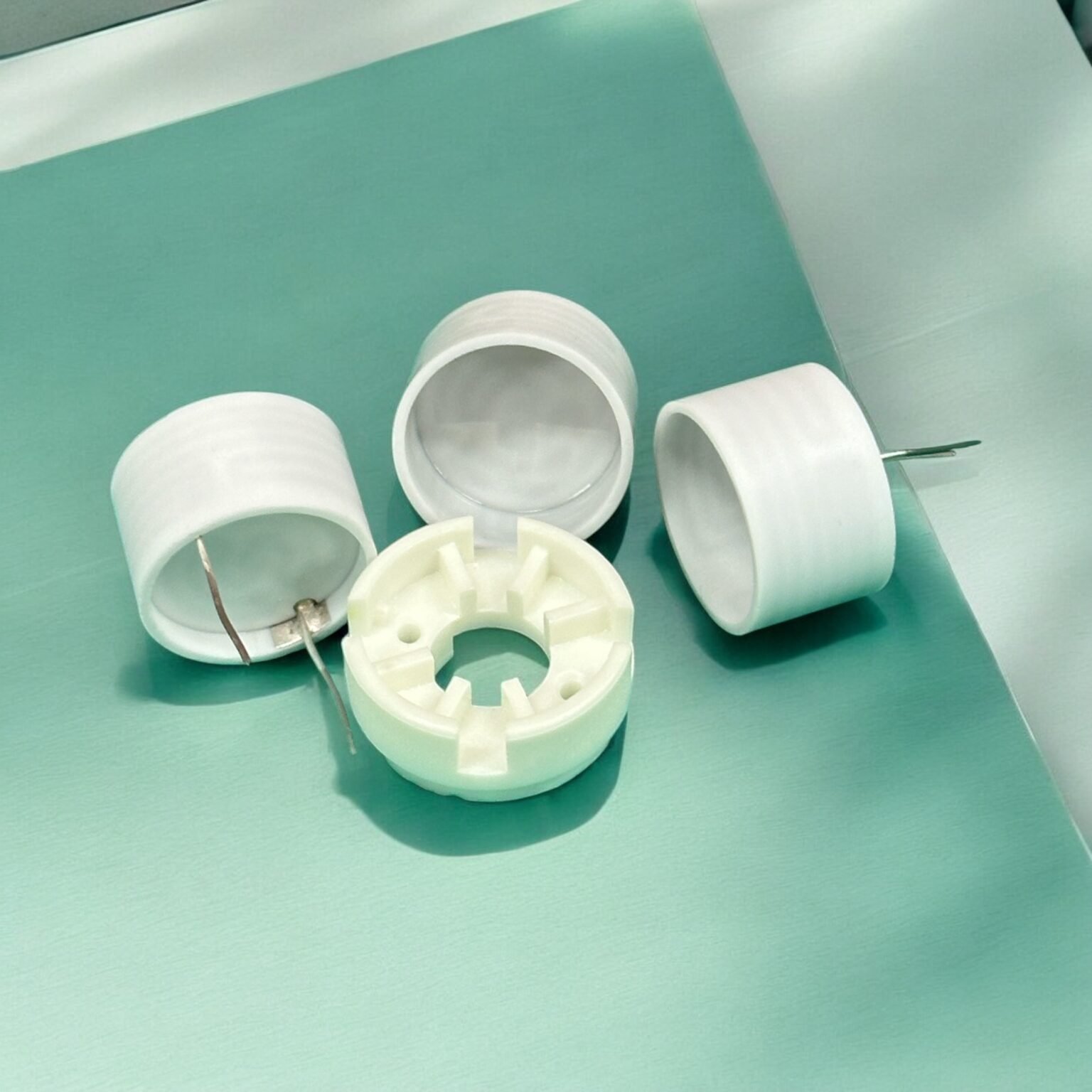 Side heated ceramic cup set