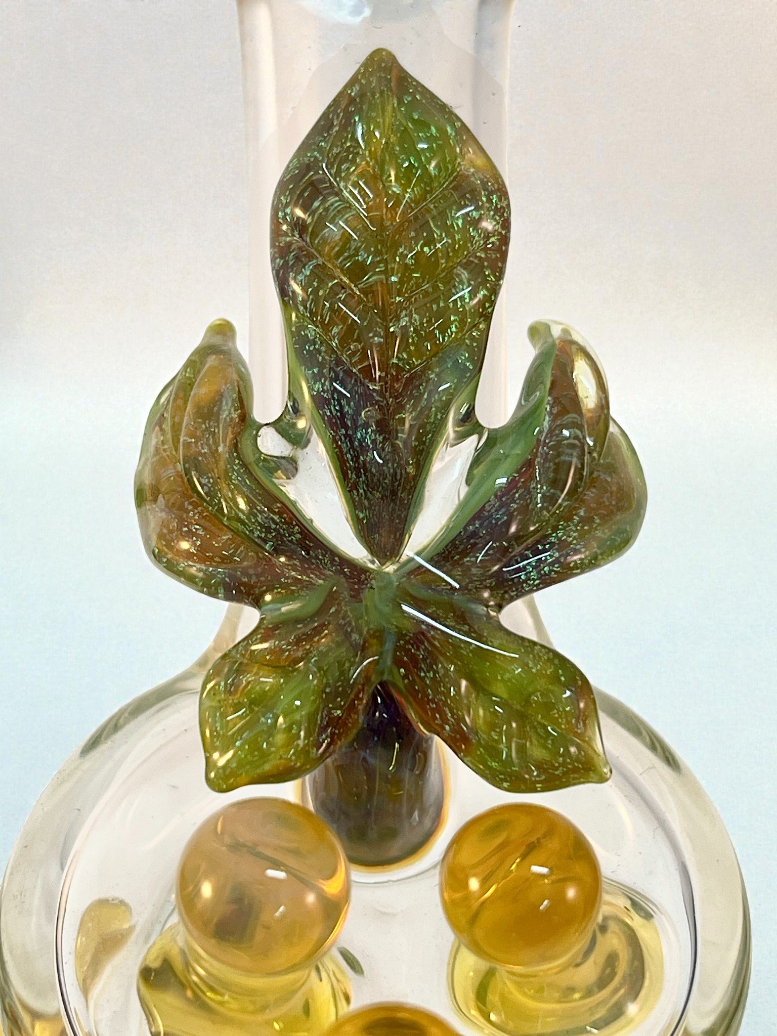 Emerald hemp leaf mini rig leaf closeup