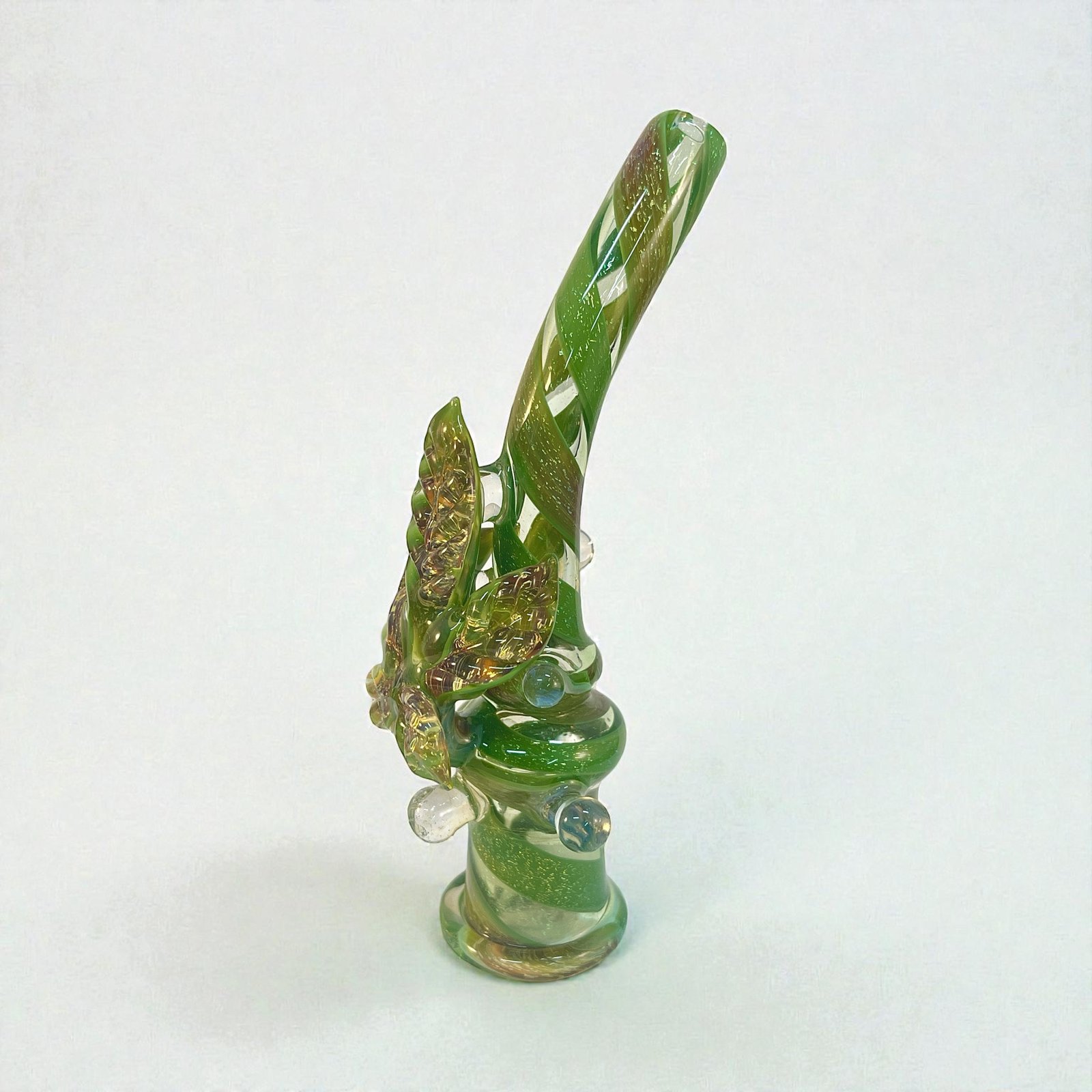Hemp leaf glass top side with mouthpiece